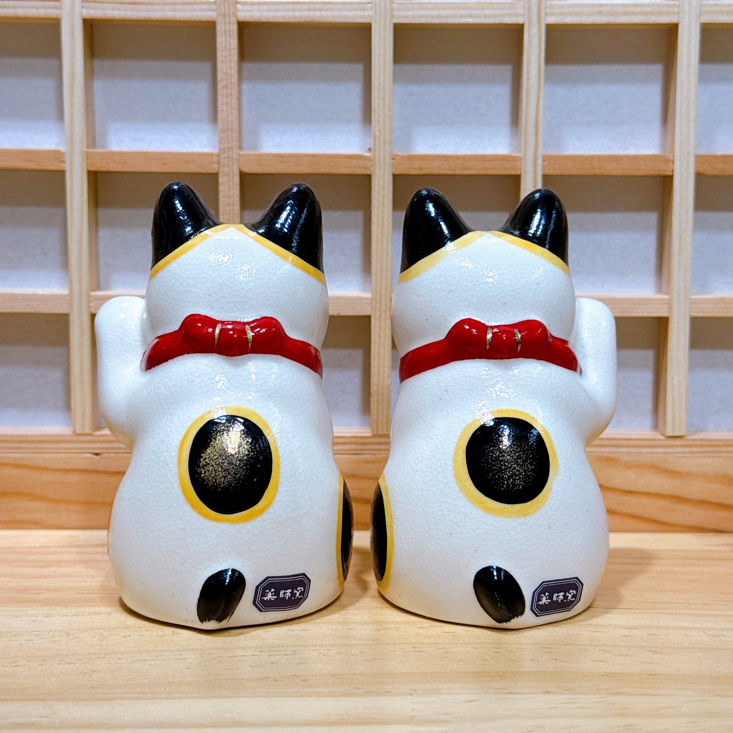 Japanese ceramic chrysanthemum lucky cat, small red size
