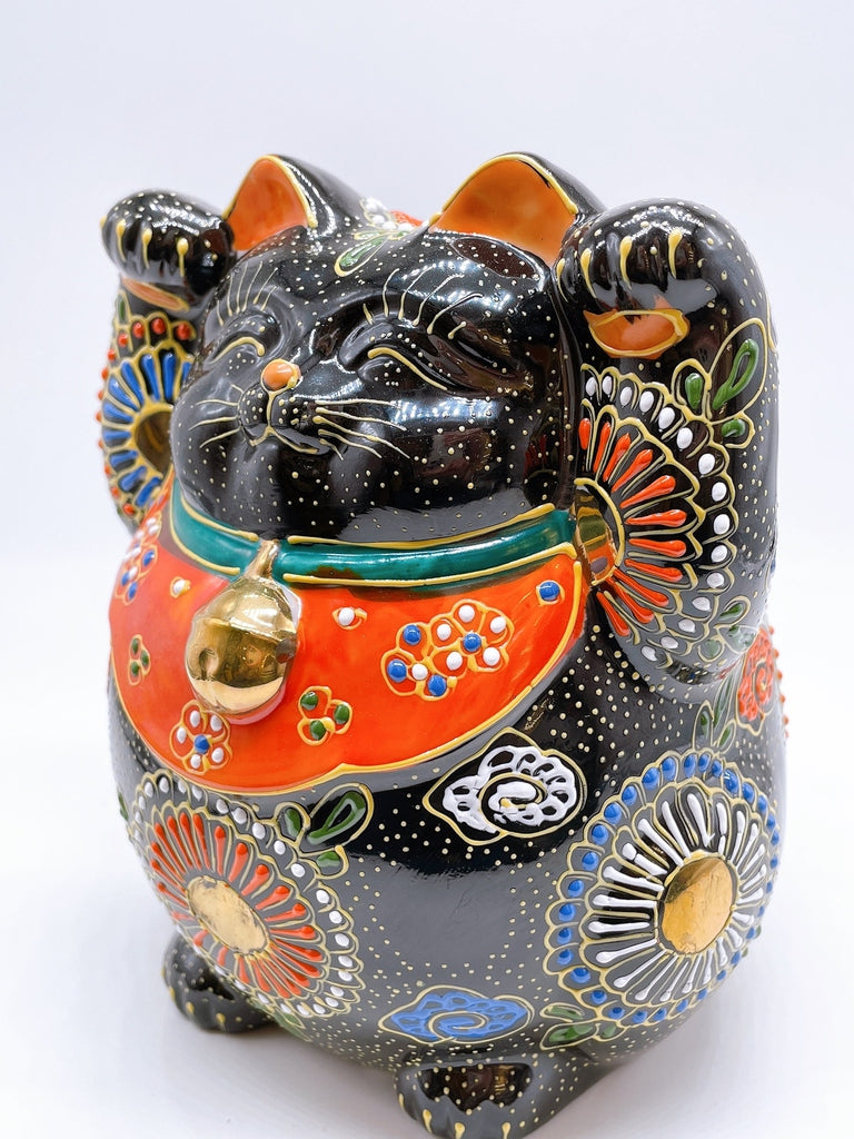 Japanese Kutani-style lucky cat motif (Kuromori)