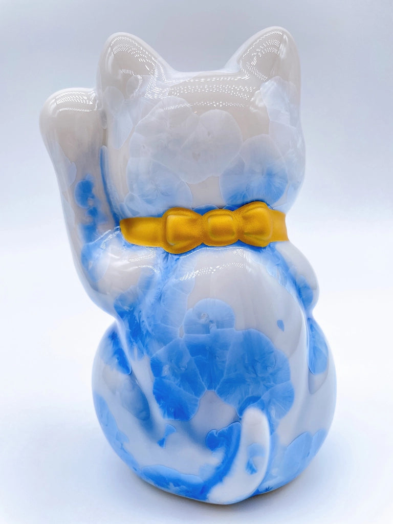 Japanese Kiyomizu-yaki lucky cat flower crystals, white and blue.