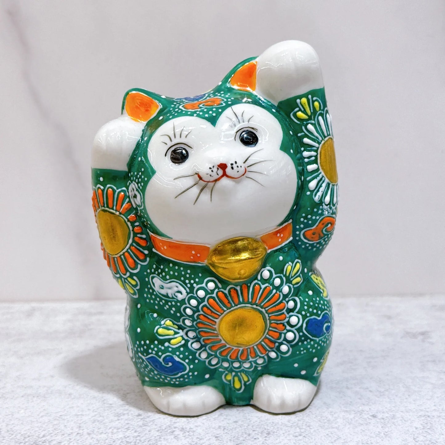 Japanese Kutani-style lucky cat motif.