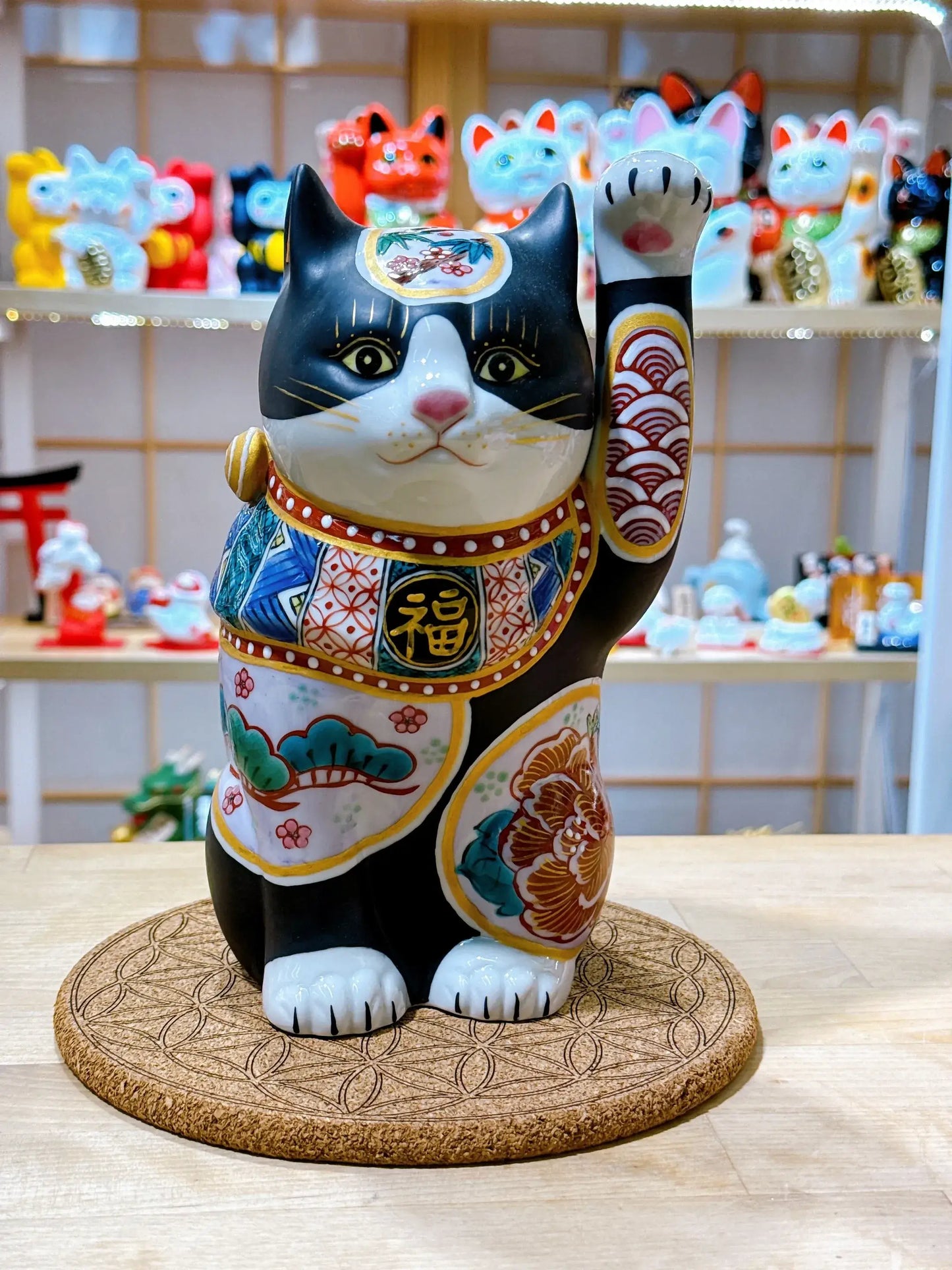 日本九谷烧招财猫 黑地 松竹梅