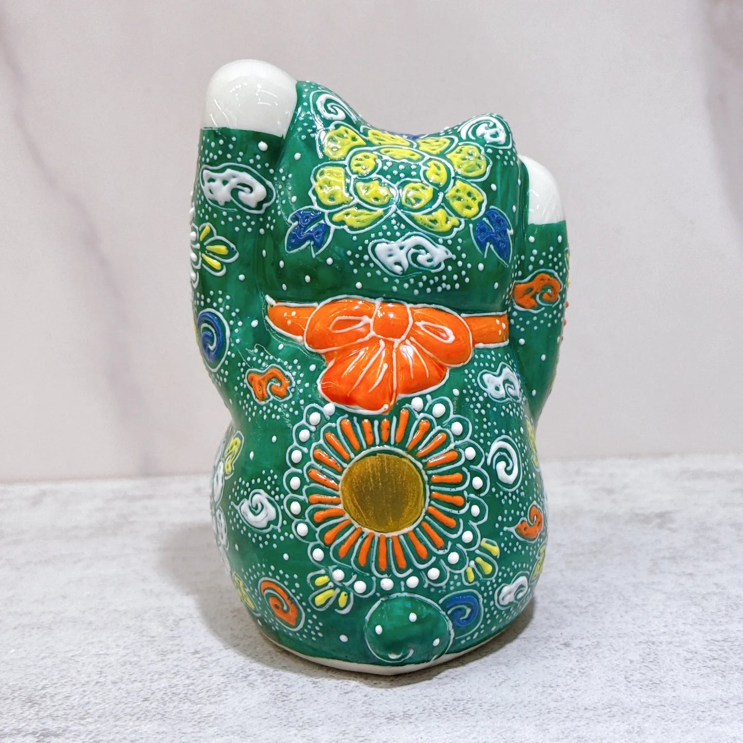 Japanese Kutani-style lucky cat motif.