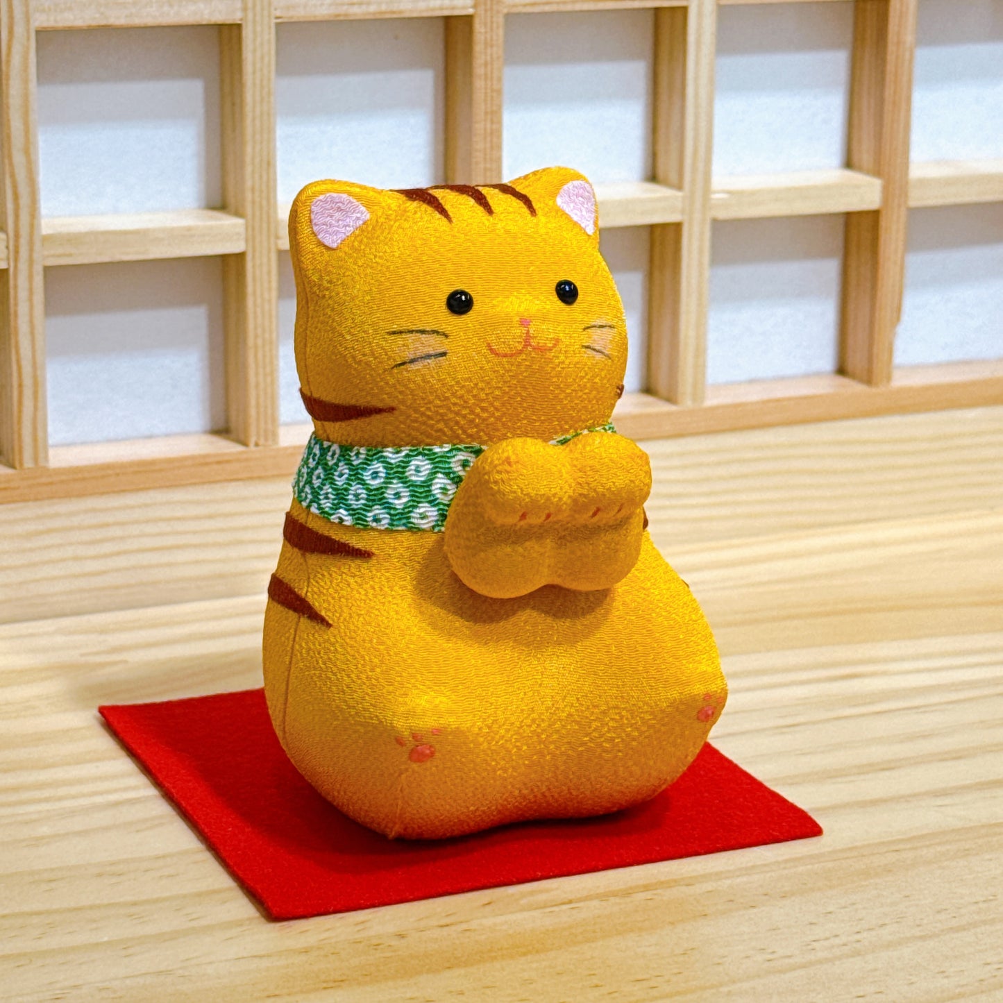日本太陽能手動招財貓 虎