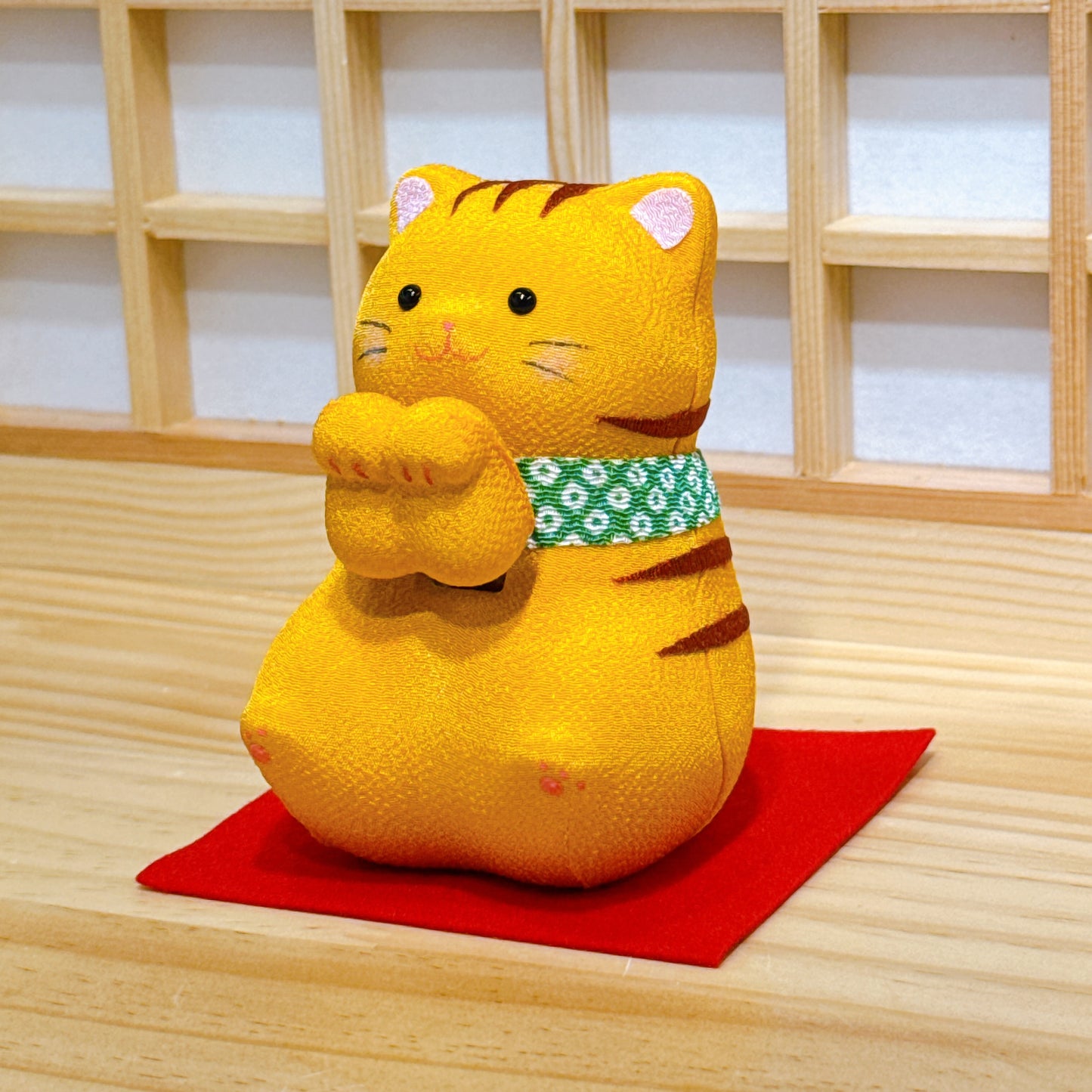 日本太陽能手動招財貓 虎