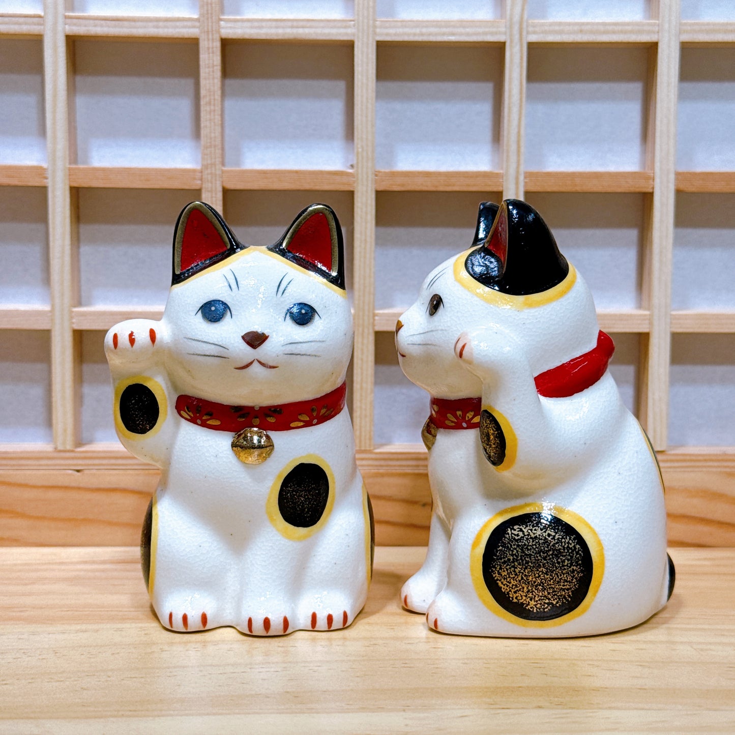 Japanese ceramic chrysanthemum lucky cat, small red size