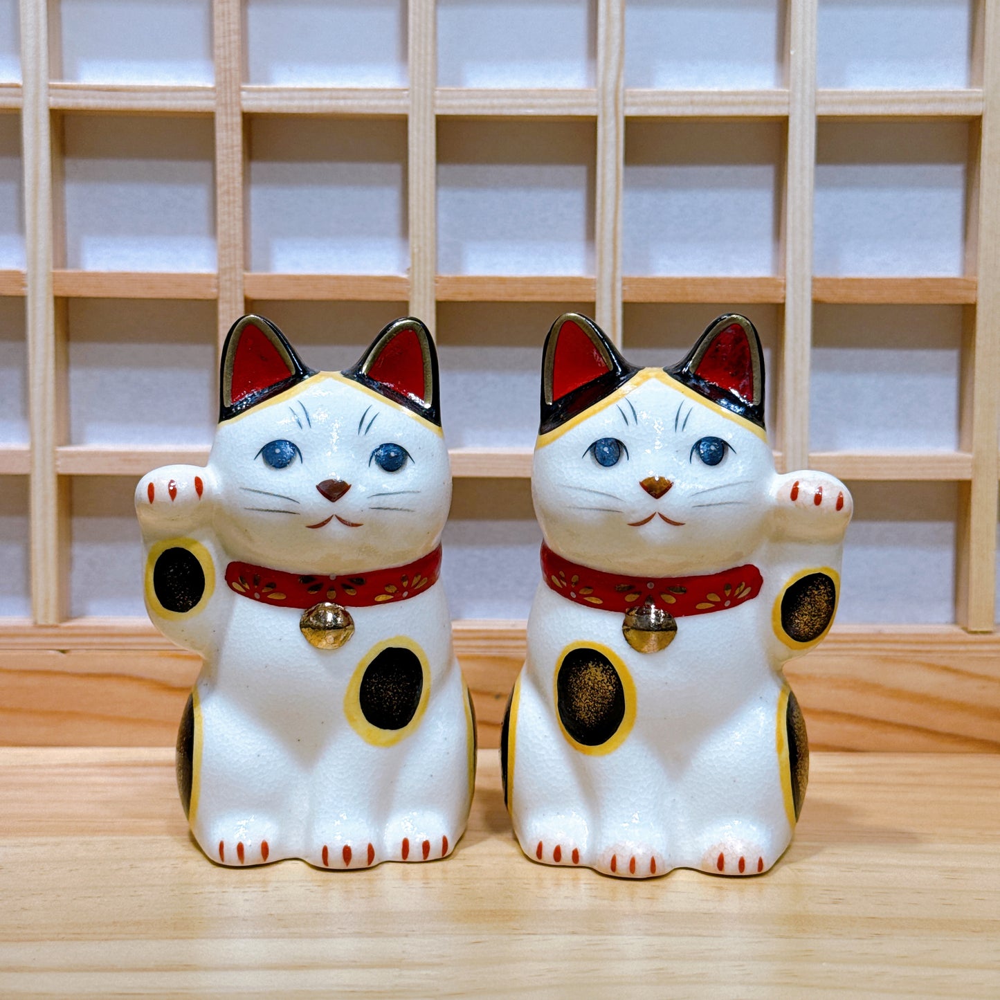 Japanese ceramic chrysanthemum lucky cat, small red size
