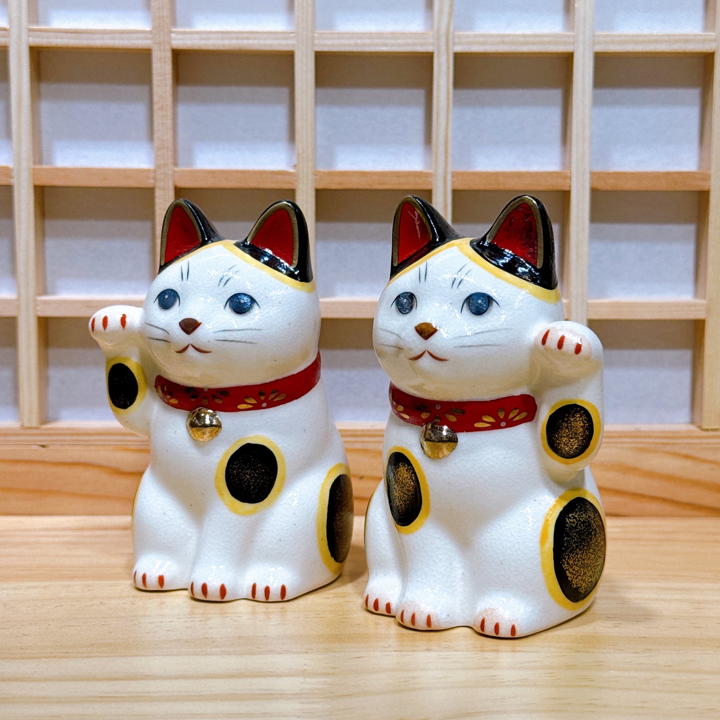 Japanese ceramic chrysanthemum lucky cat, small red size