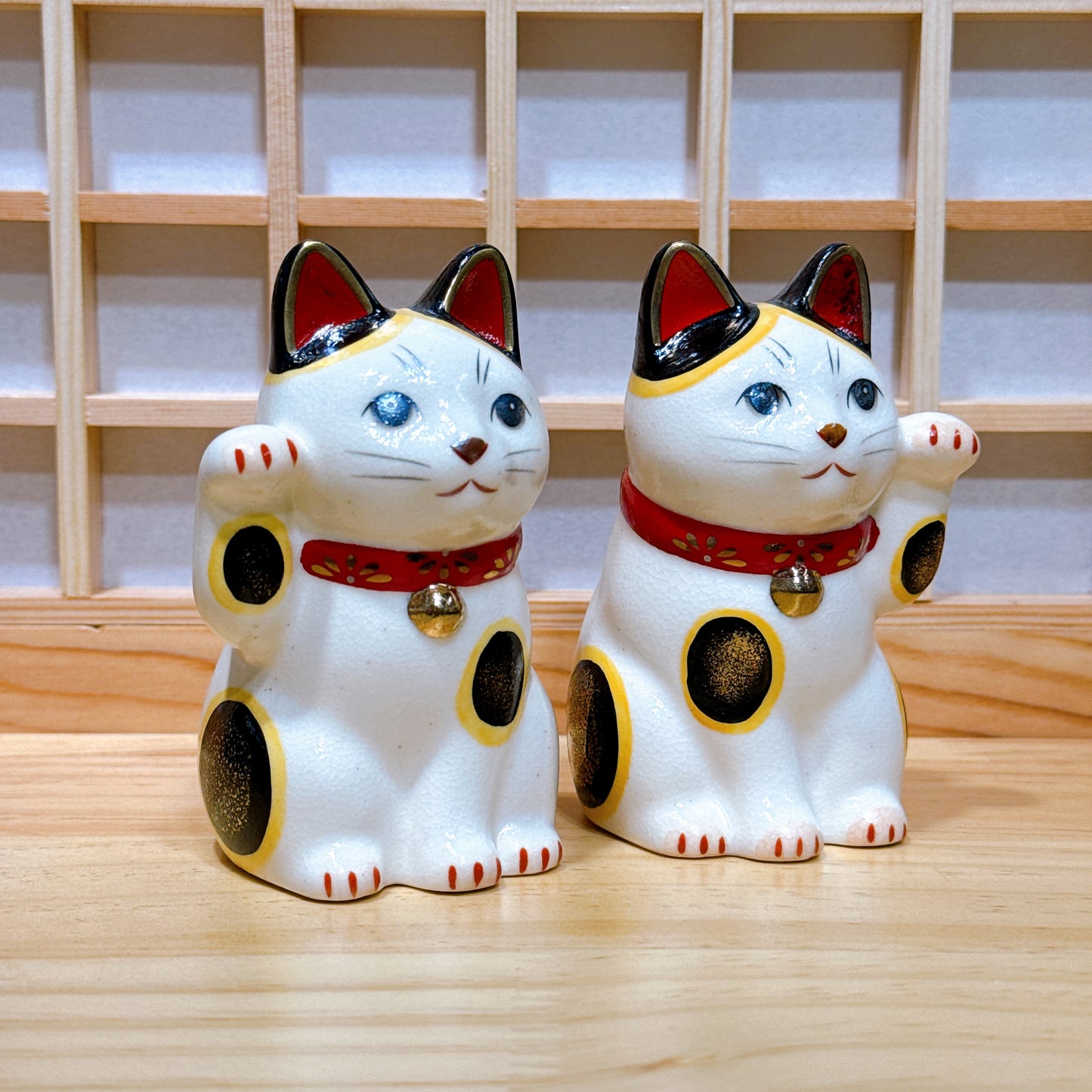 Japanese ceramic chrysanthemum lucky cat, small red size