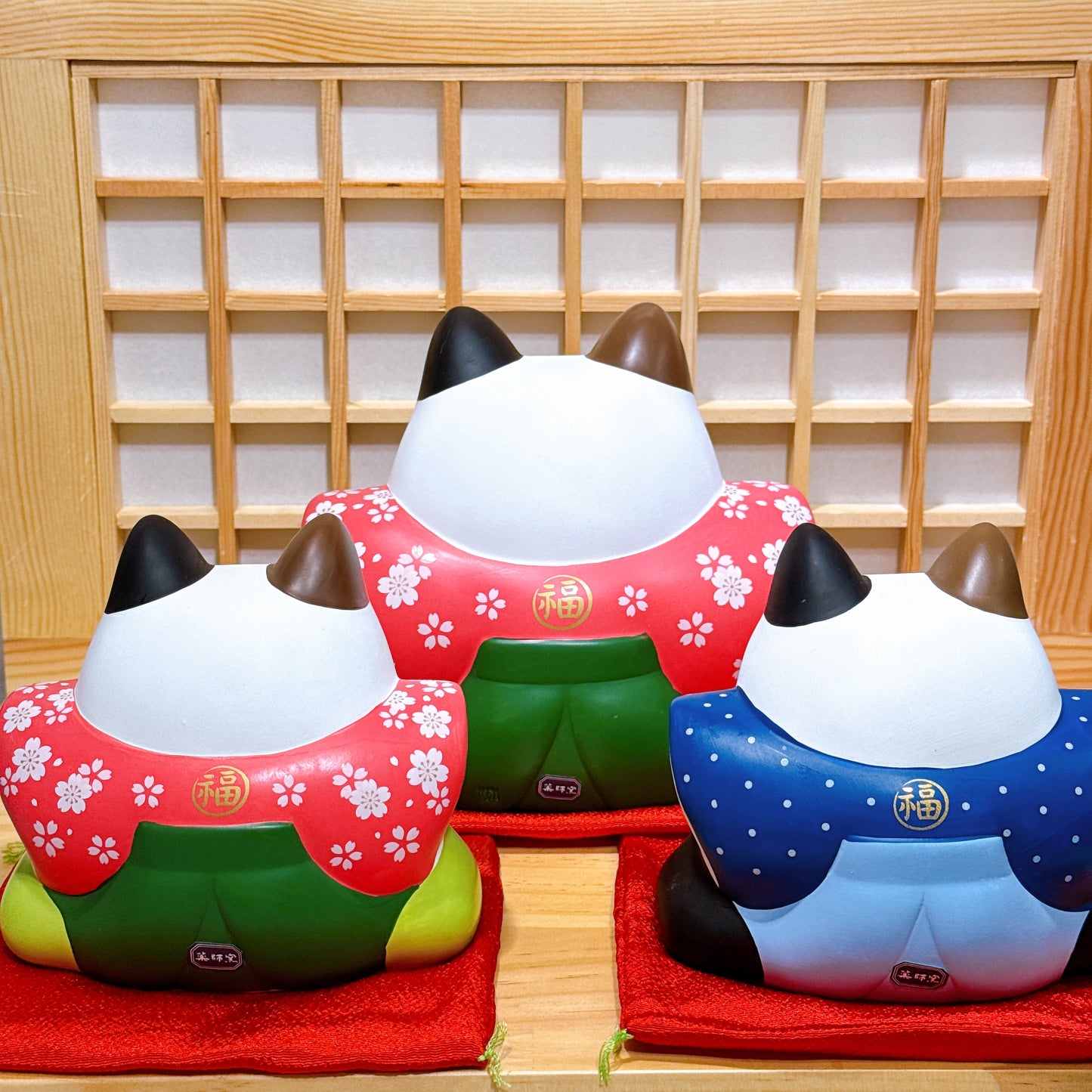 Japanese Nishiki Fusuke Lucky Cat No. 4