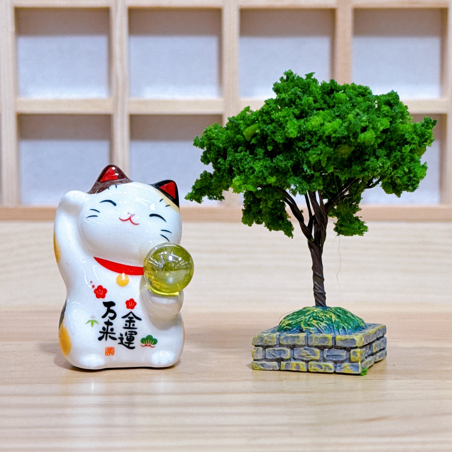 Japanese lucky cat (jade) bringing good fortune and fulfillment of wishes. 
