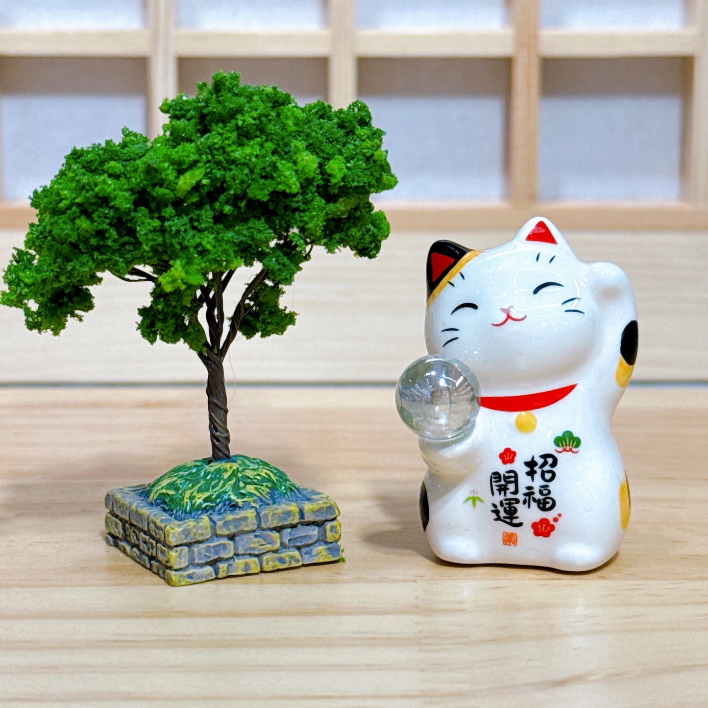 Japanese lucky cat (jade) bringing good fortune and fulfillment of wishes. 