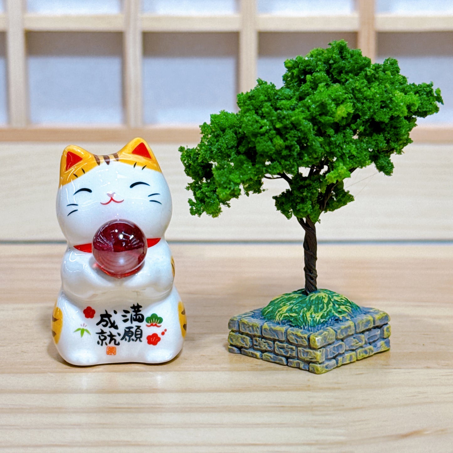 Japanese lucky cat (jade) bringing good fortune and fulfillment of wishes. 