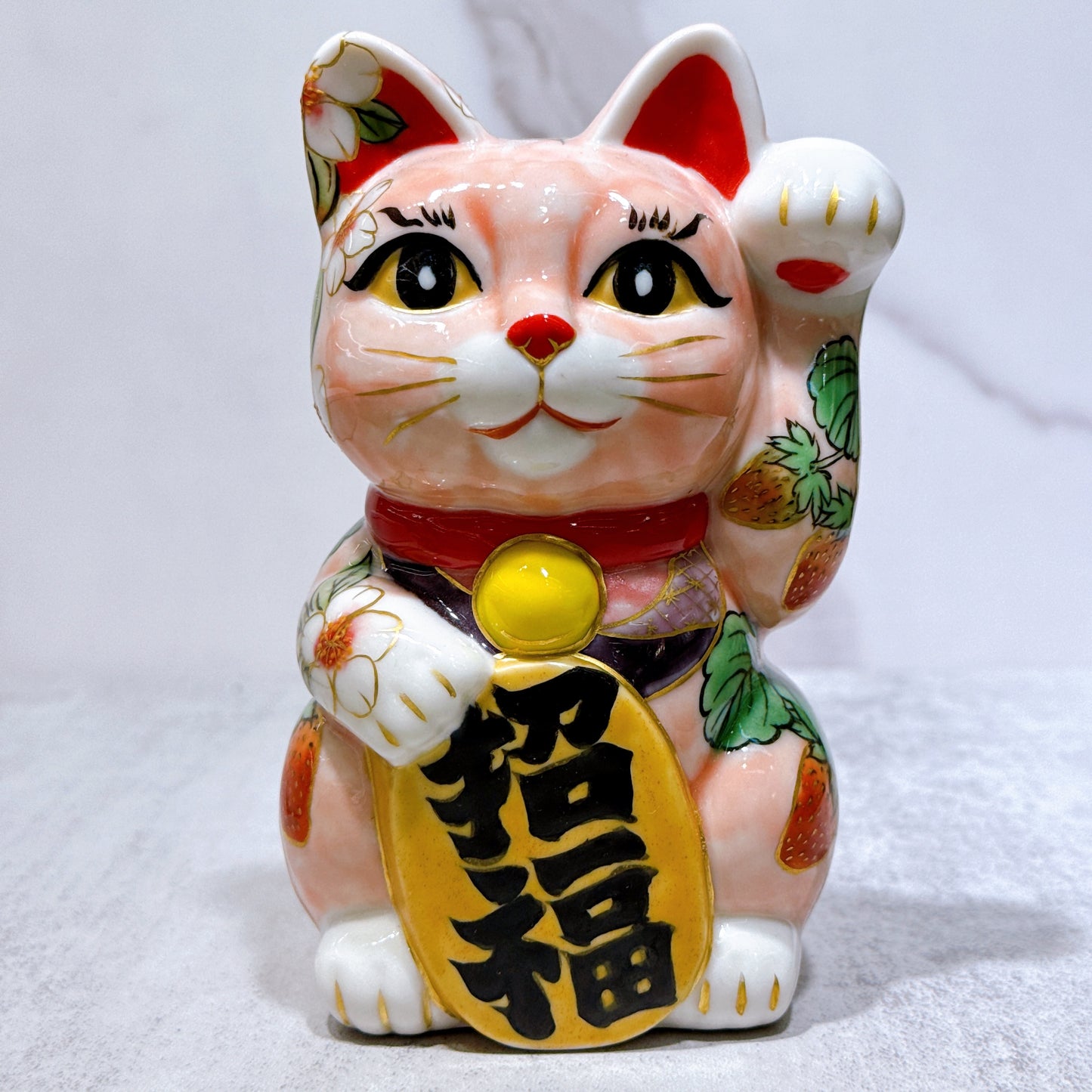 日本清水烧招财猫色绘粉地樱莓