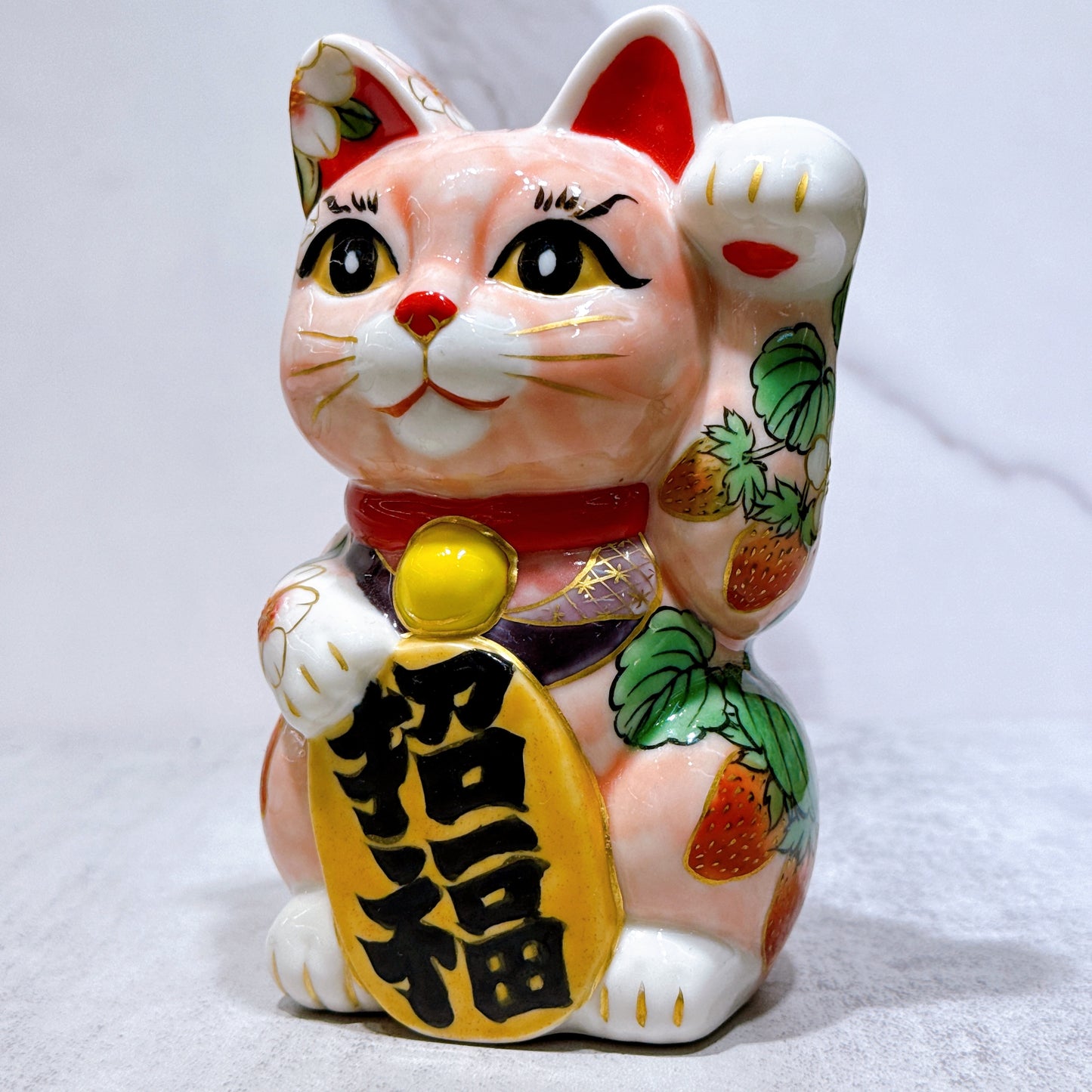 日本清水烧招财猫色绘粉地樱莓