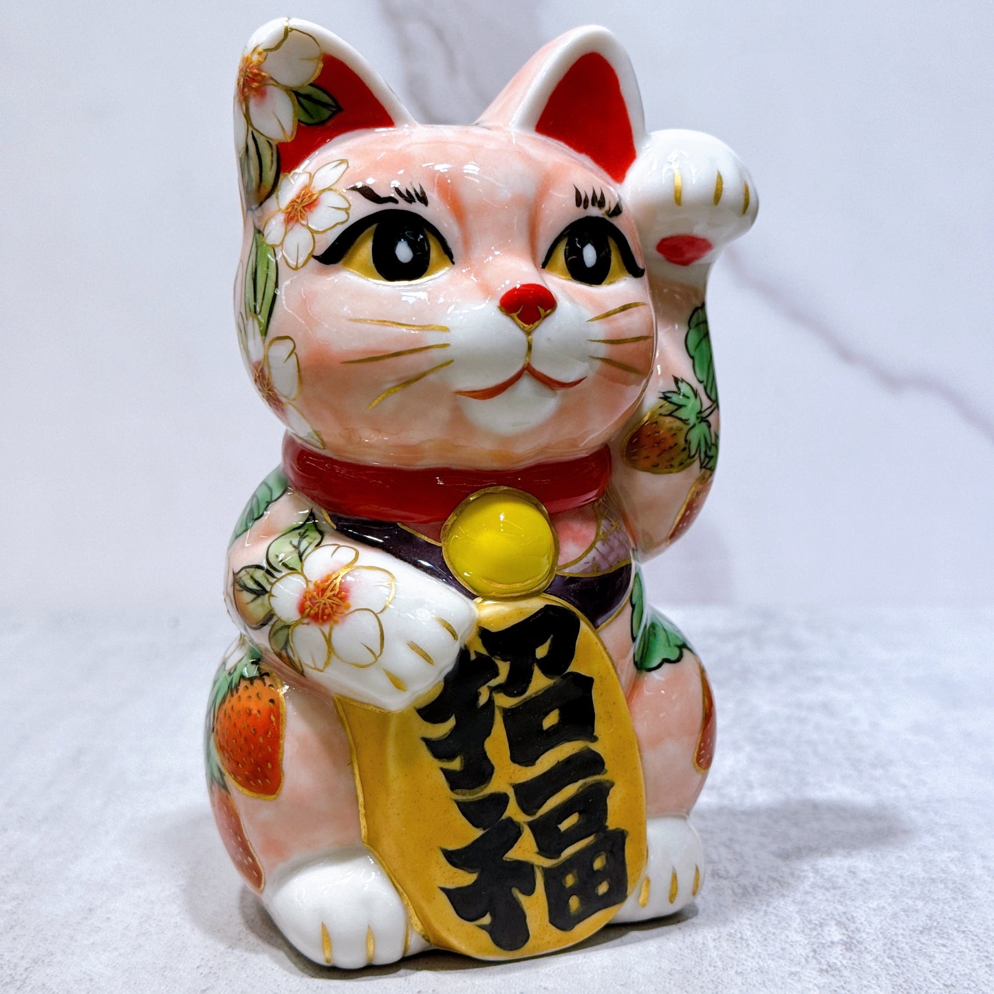 日本清水烧招财猫色绘粉地樱莓