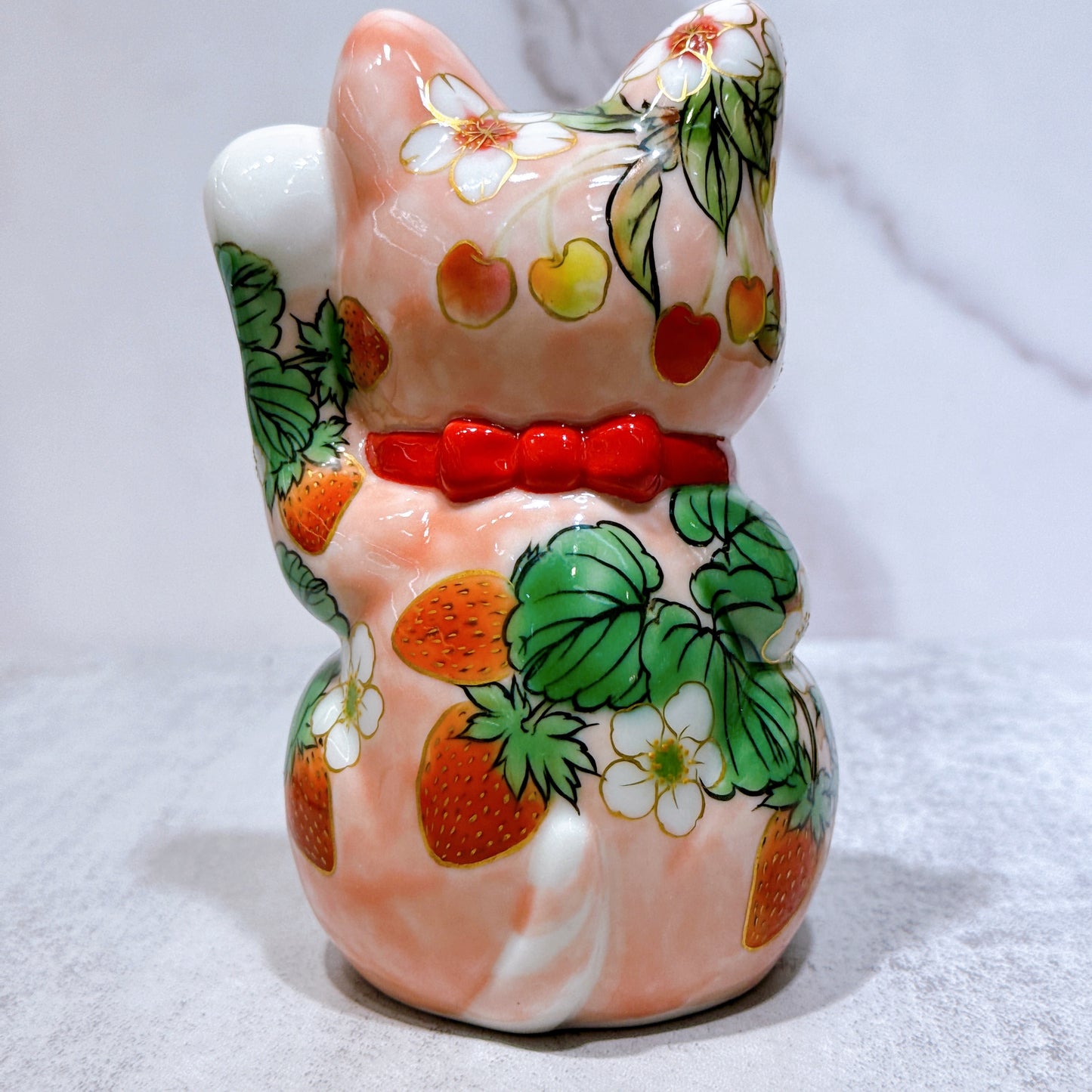 日本清水烧招财猫色绘粉地樱莓