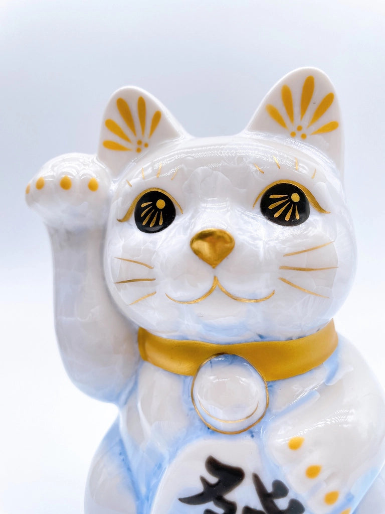 Japanese Kiyomizu-yaki lucky cat flower crystals, white and blue.