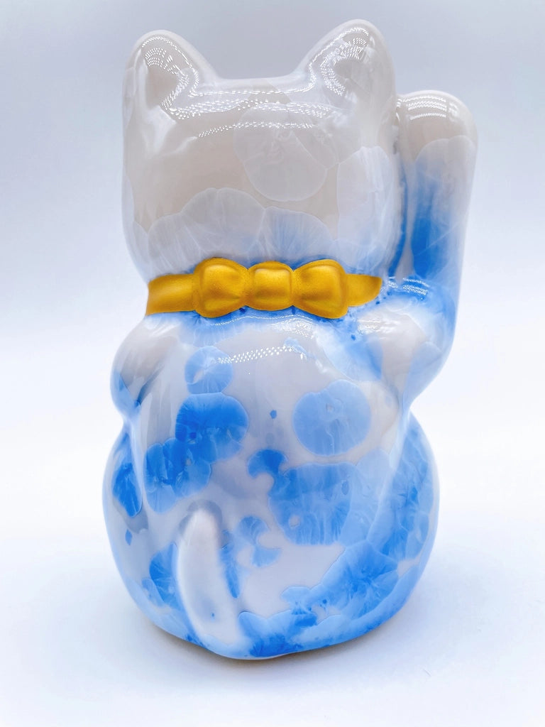 Japanese Kiyomizu-yaki lucky cat flower crystals, white and blue.