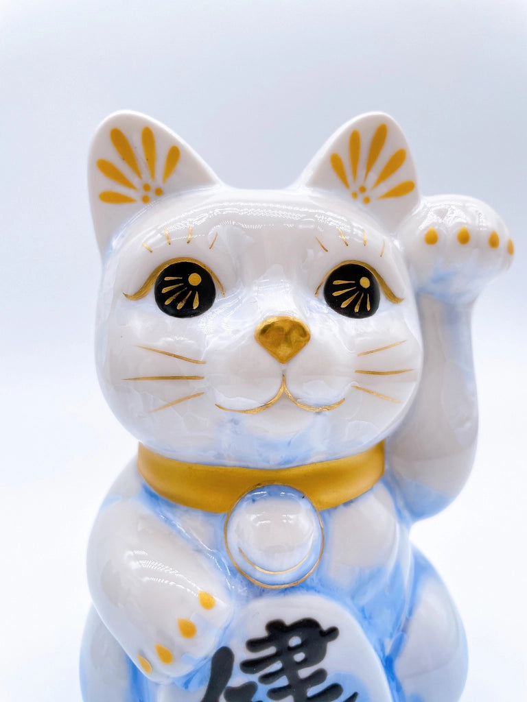 Japanese Kiyomizu-yaki lucky cat flower crystals, white and blue.
