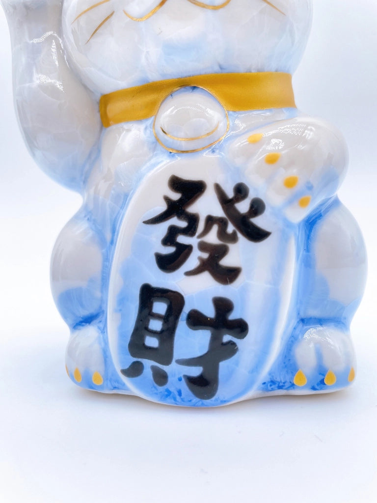 Japanese Kiyomizu-yaki lucky cat flower crystals, white and blue.