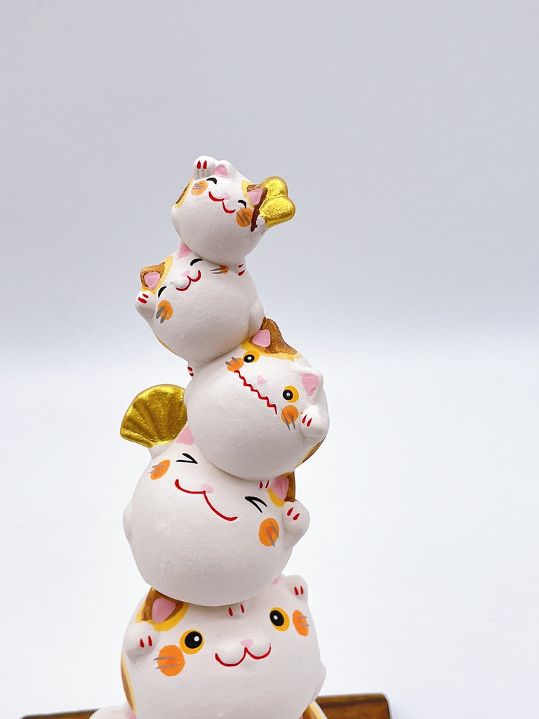 Japanese lucky cat symbolizing happiness.