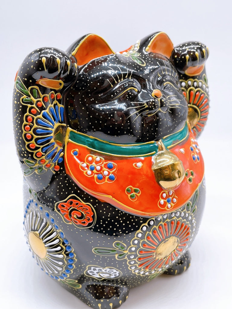Japanese Kutani-style lucky cat motif (Kuromori)