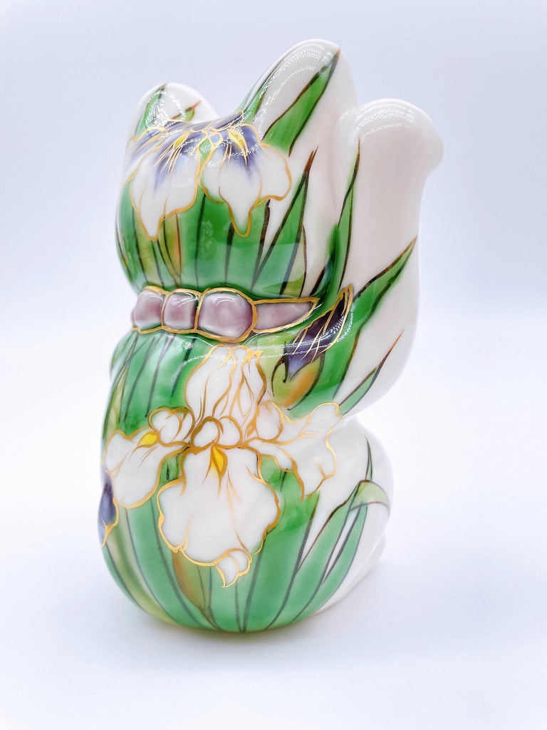 Japanese Kiyomizu-style lucky cat with white iris