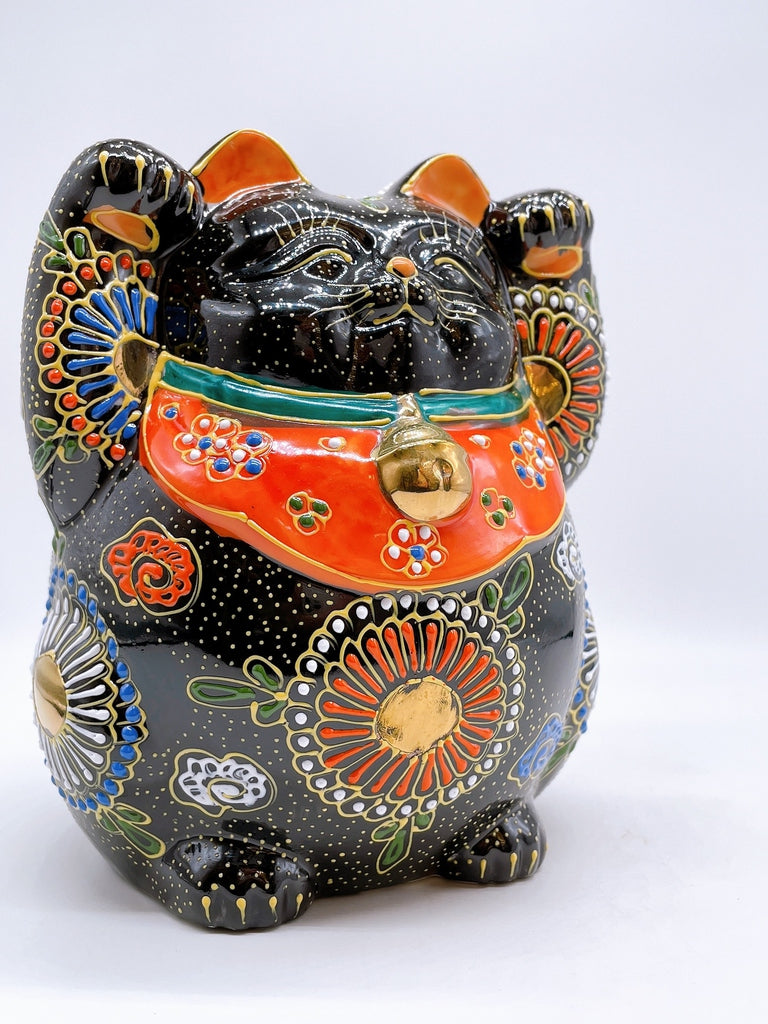 Japanese Kutani-style lucky cat motif (Kuromori)