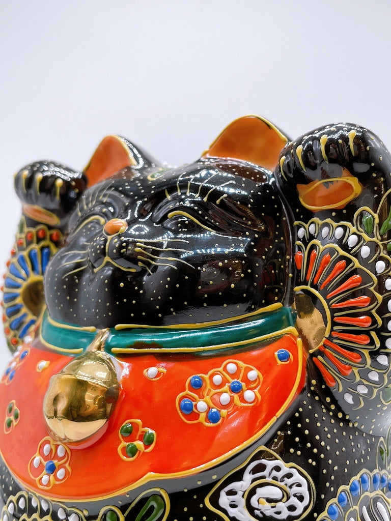 Japanese Kutani-style lucky cat motif (Kuromori)