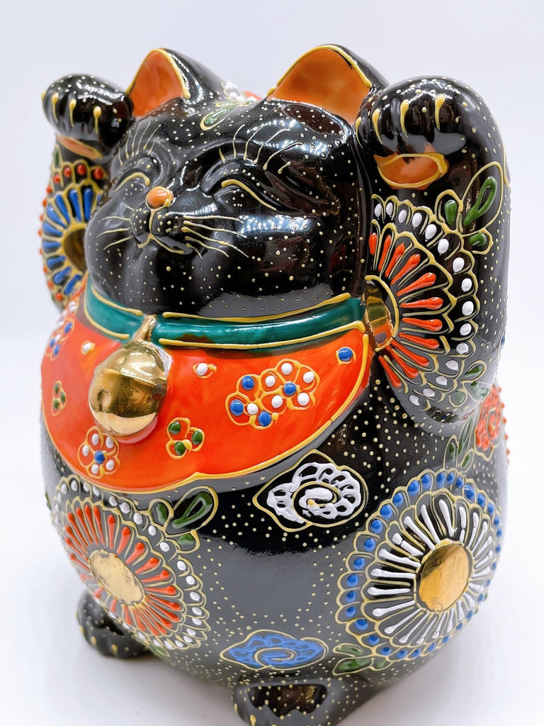 Japanese Kutani-style lucky cat motif (Kuromori)